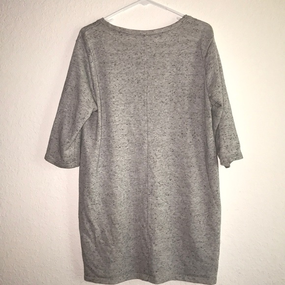 Old Navy Grey with black dots short sleeve shirt - Picture 2 of 2